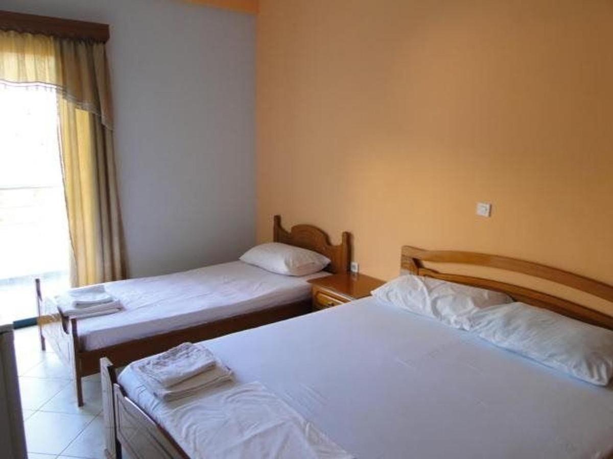 Perla Hotel Saranda Esterno foto