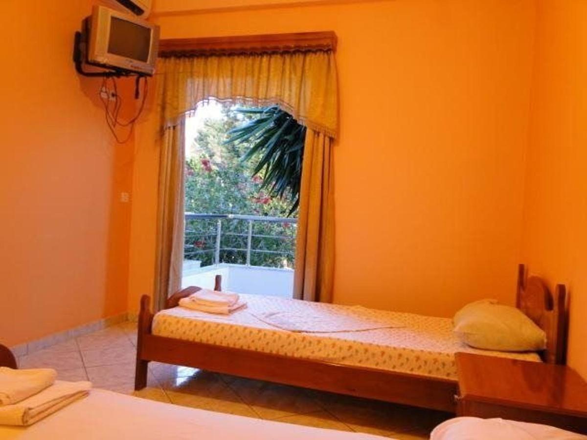 Perla Hotel Saranda Esterno foto