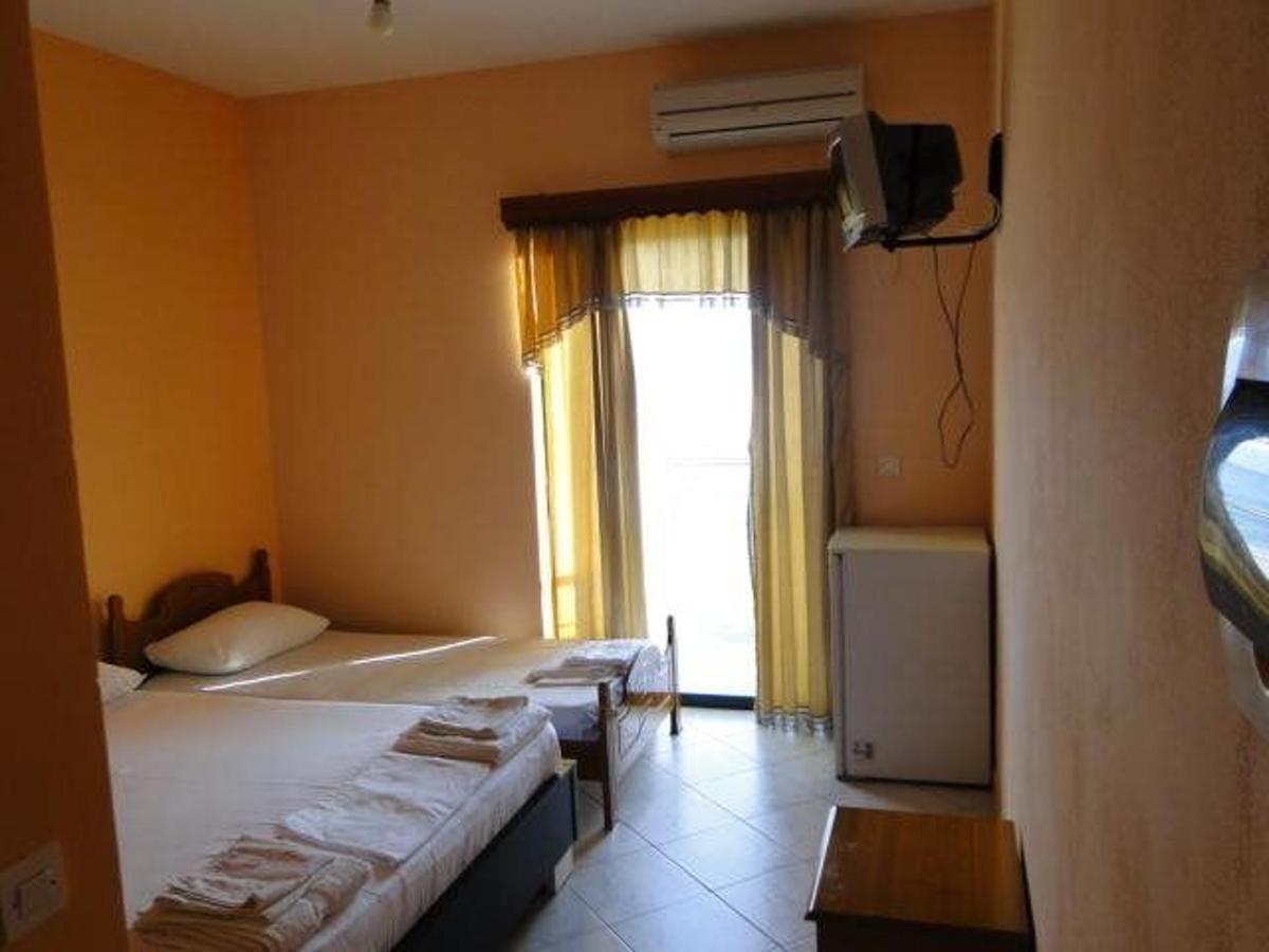 Perla Hotel Saranda Esterno foto